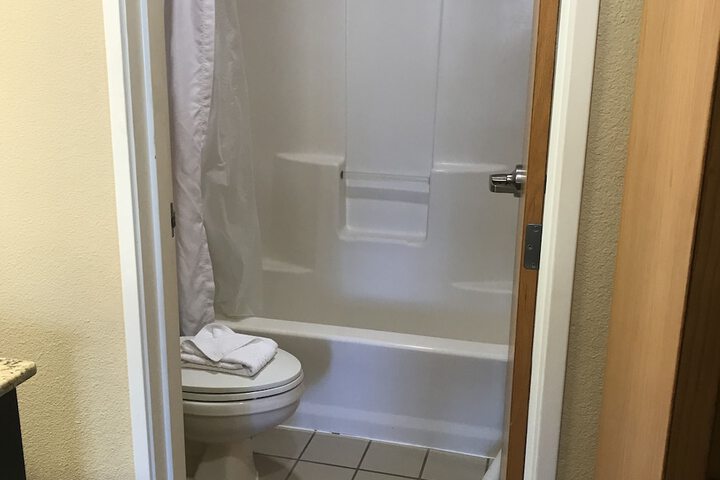 Room 25 of 38