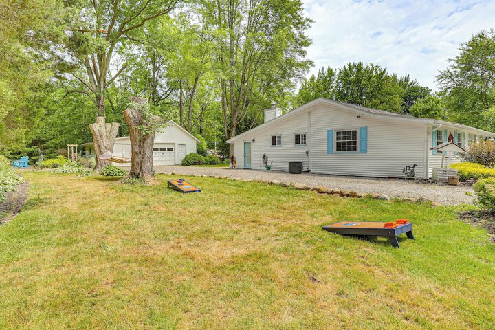 Family Home w / Hot Tub: 1/2 Mi to Lake Milton