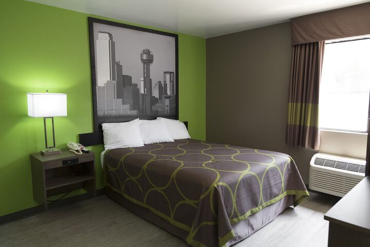 Room 11 of 37