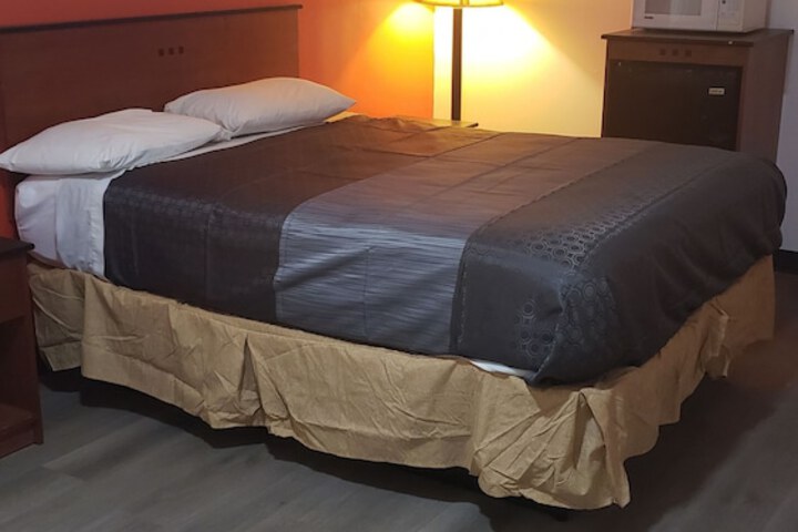 Room 6 of 15