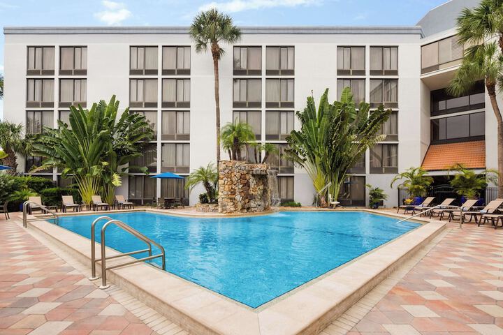 Doubletree by Hilton Fort Myers at Bell Tower Shops