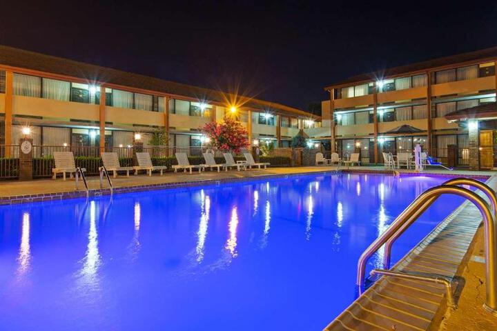 Best Western Plus Saddleback Inn & Conference Center