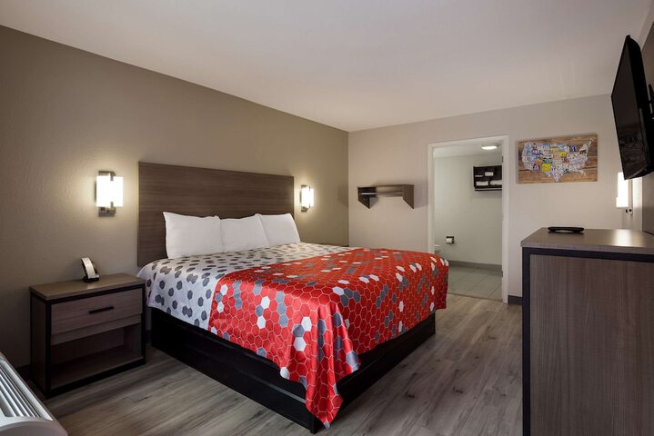 Room 18 of 34