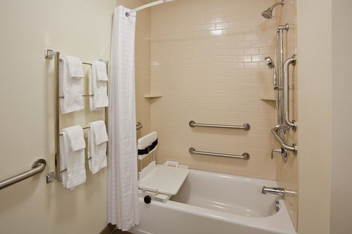 Room 10 of 28