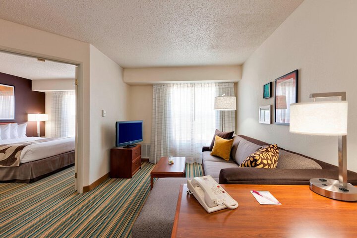 Room 10 of 16