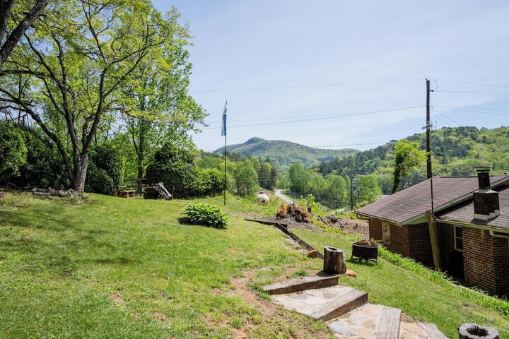 Mountain Aire Cottages Inn & Glamping