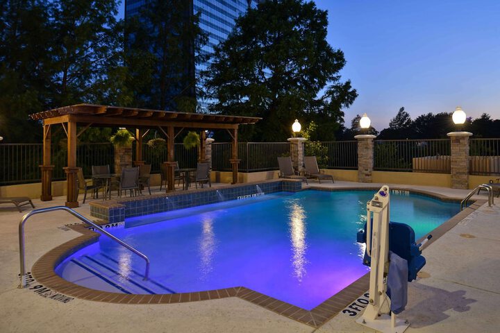 Hampton Inn & Suites Dallas Market Center