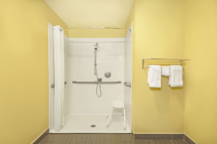 Room 10 of 21