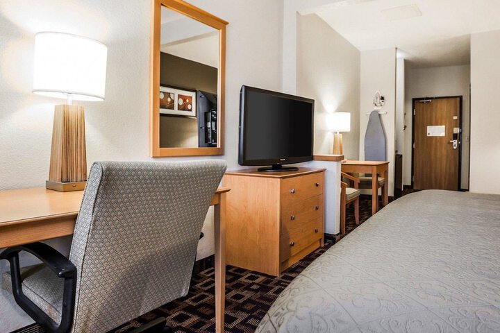 Room 25 of 32