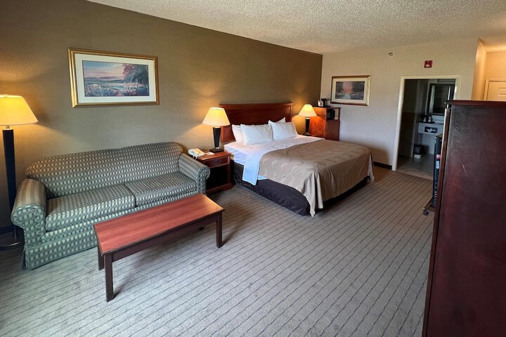 Quality Inn & Suites Grants - I-40