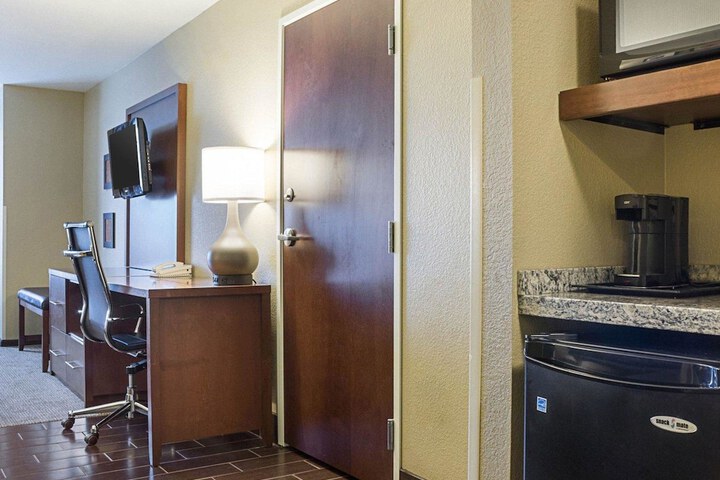Comfort Suites Minot South