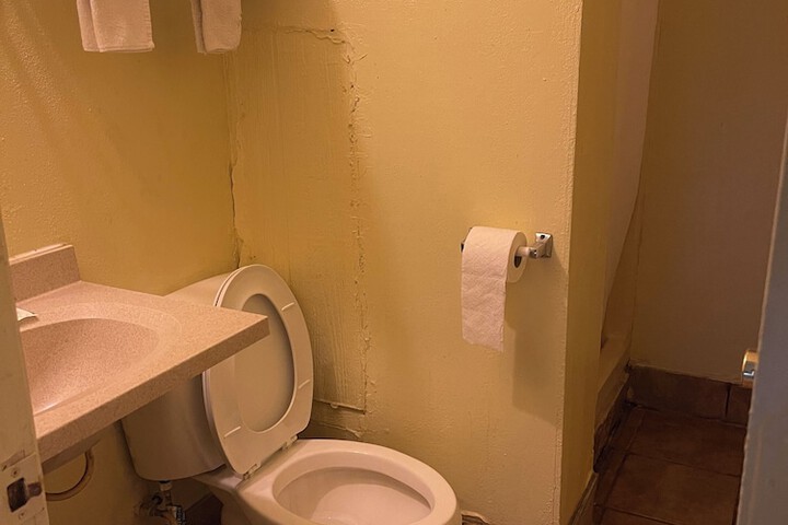 Plaza Motel