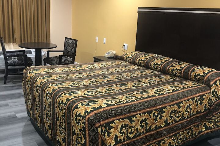 Room 25 of 34