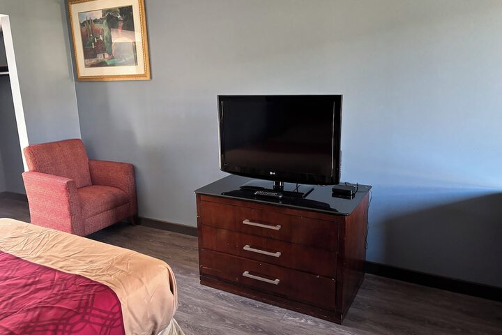 Room 6 of 8