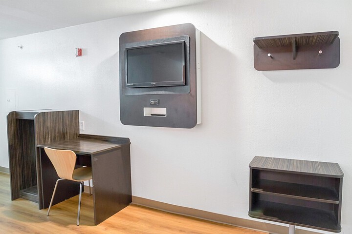 Motel 6 Grand Prairie TX - Near Six Flags Drive