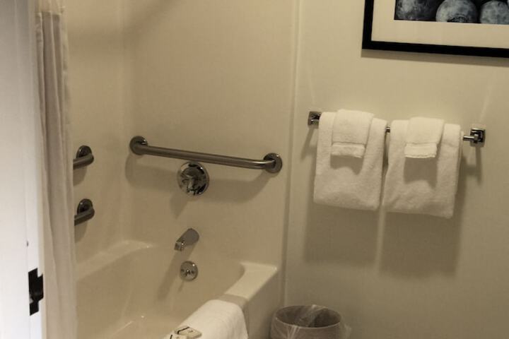 Camden Riverhouse Hotel