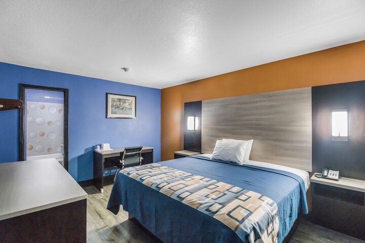 Room 11 of 18