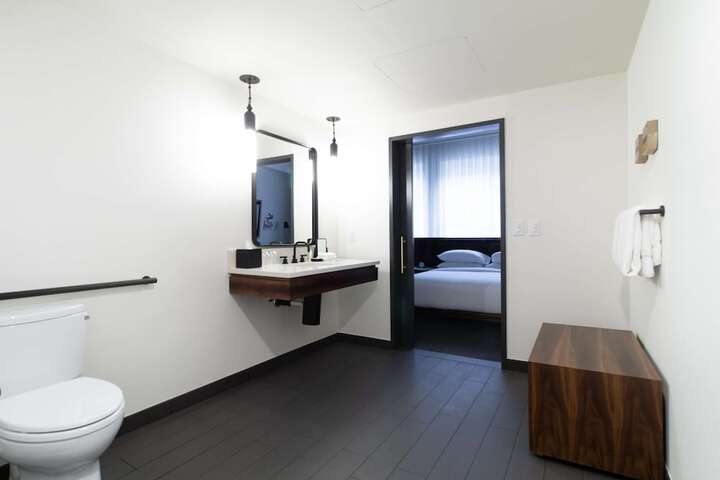 Room 22 of 60