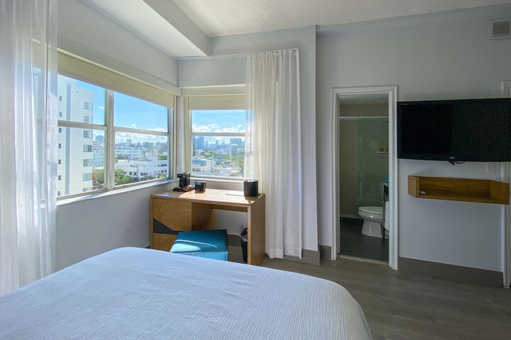 Room 82 of 103