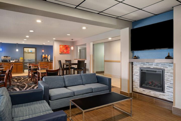 Baymont by Wyndham Waukesha