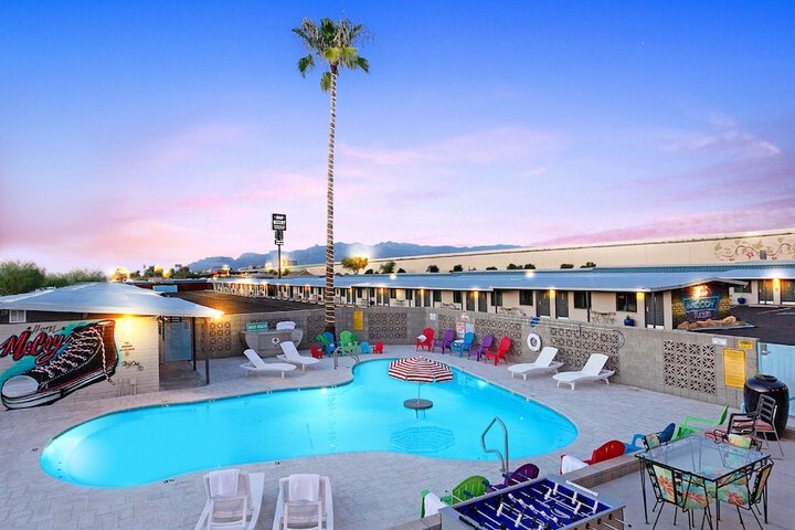 Hotel McCoy Tucson - Art Coffee, Beer, Wine
