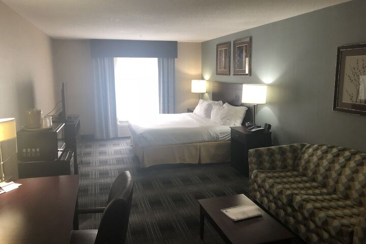 Room 16 of 80