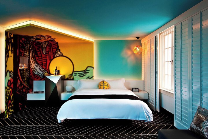 Room 43 of 100