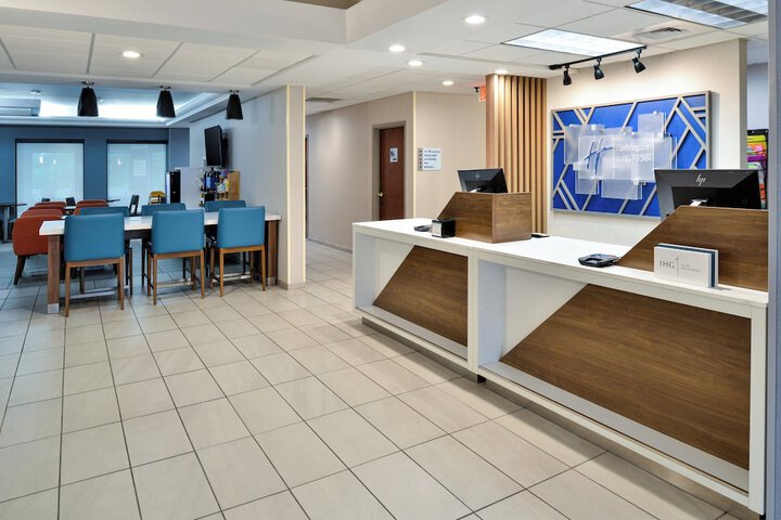 Hotel 4 of 63