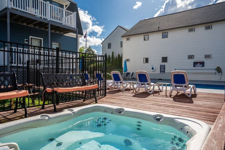 The Lighthouse Inn & Suites