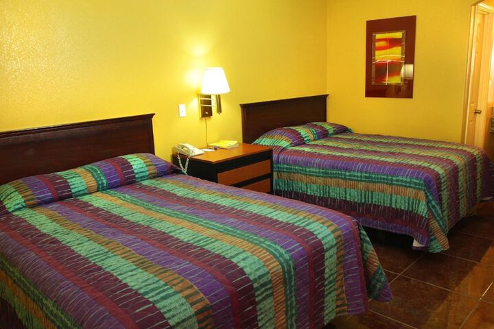 Room 6 of 12