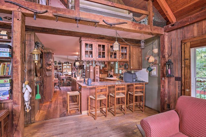 Serene Lodi Escape w / Deck: Boat Hike & Sip!