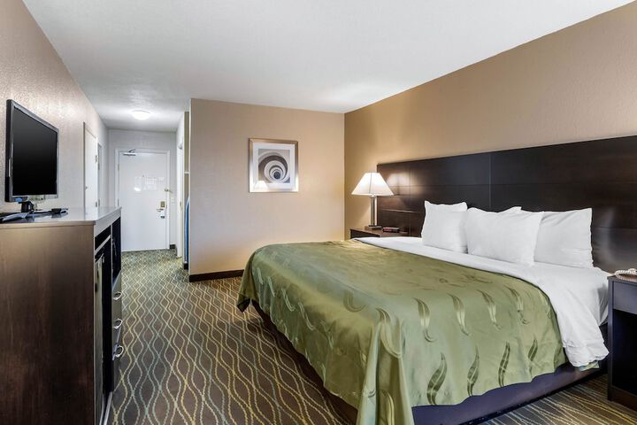 Quality Inn & Suites Des Moines - Merle Hay Road
