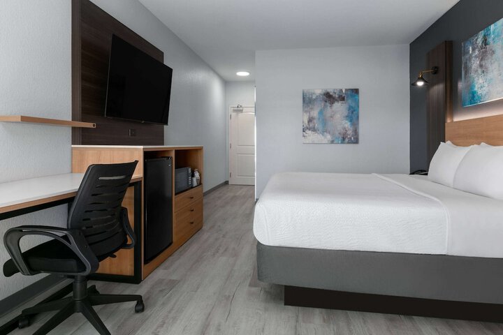 Room 17 of 30
