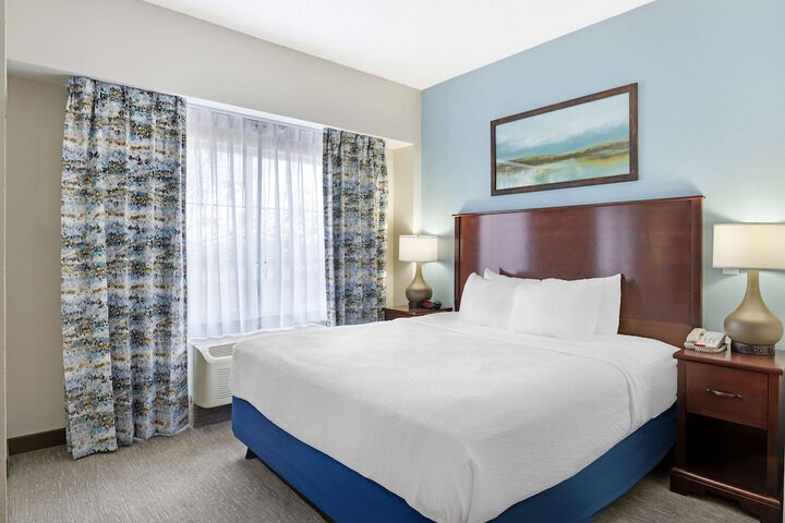 Best Western Plus Crossroads Inn & Suites
