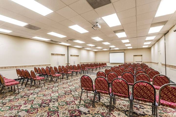 Ramada Hotel & Conference Center by Wyndham Edgewood