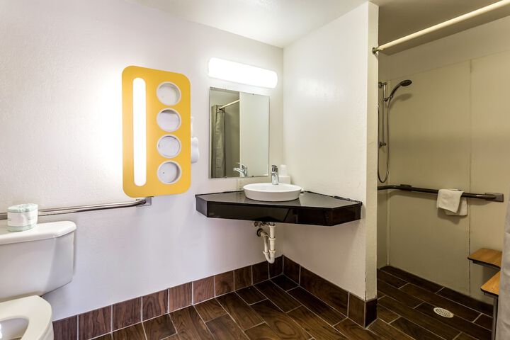 Room 15 of 25
