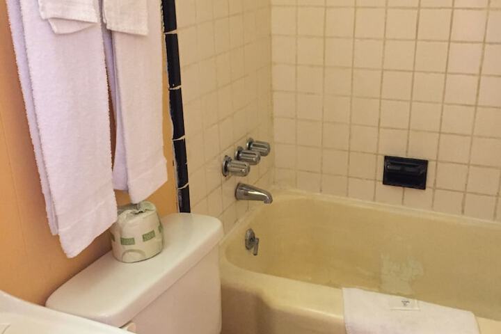 Room 5 of 16