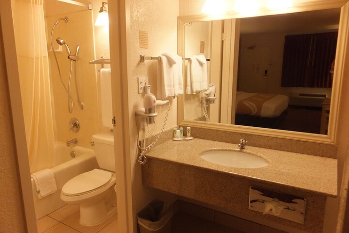Room 35 of 79