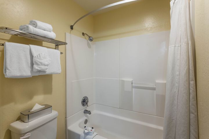 Days Inn by Wyndham Hayward Airport