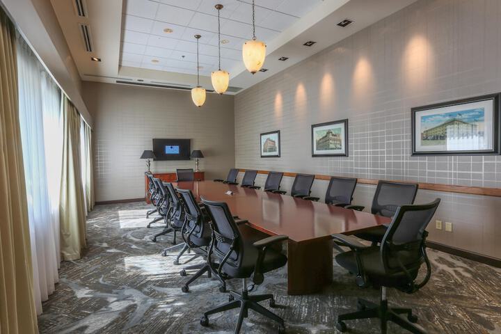 DoubleTree by Hilton Bay City - Riverfront