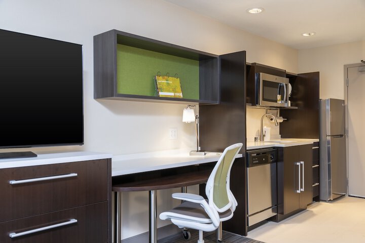 Room 14 of 37