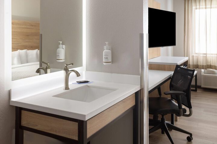 La Quinta Inn & Suites by Wyndham Mansfield OH