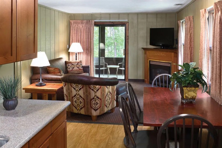 SHAWNEE LODGE