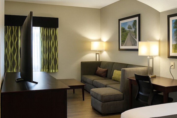 La Quinta Inn & Suites by Wyndham Port Orange / Daytona