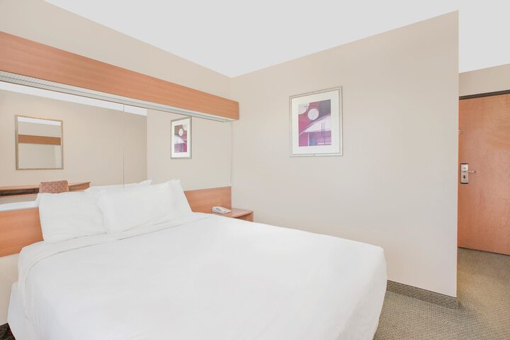 Room 12 of 16