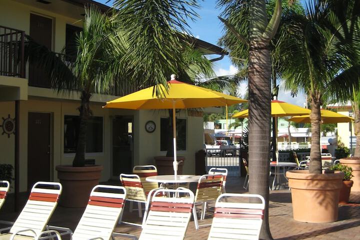 Hotel Exterior 53 of 60