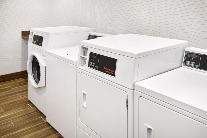 Hampton Inn & Suites Syracuse North Airport Area