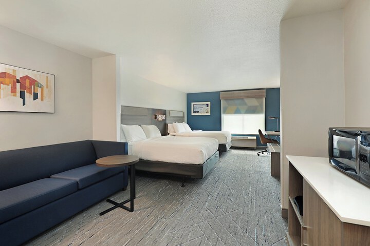 Holiday Inn Express & Suites New Berlin by IHG