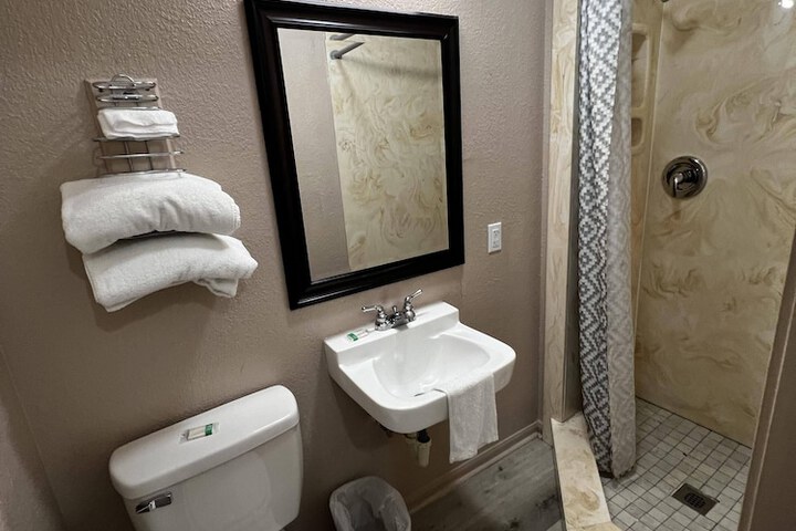 The 409 Bolivar Beach Hotel