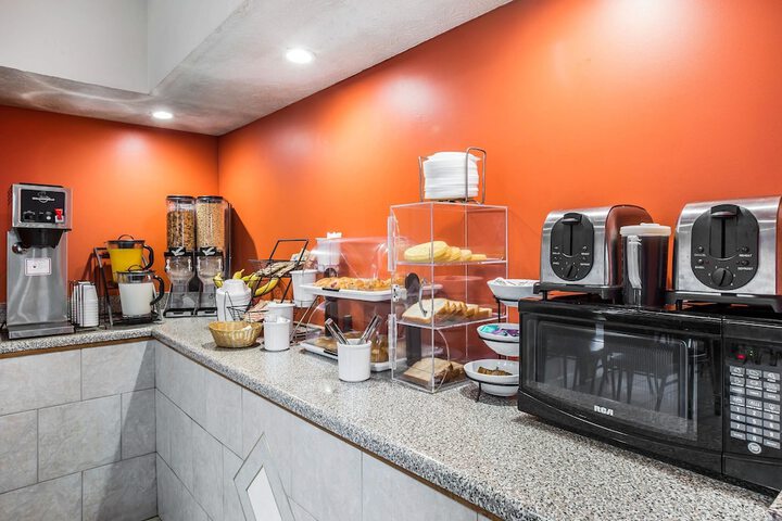 Rodeway Inn & Suites Carrollton